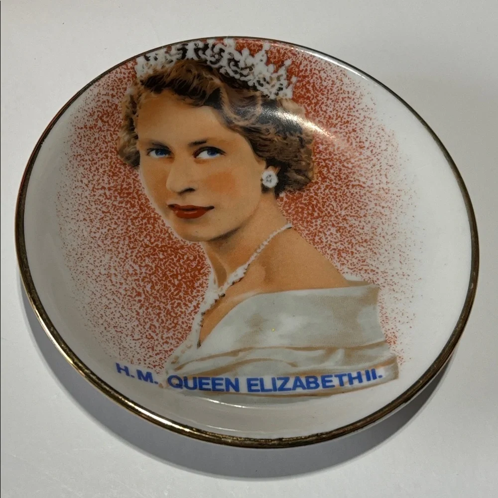 Queen Elizabeth II Decorative Plate Ring Dish QE2 Queen Elizabeth Ring dish VTG